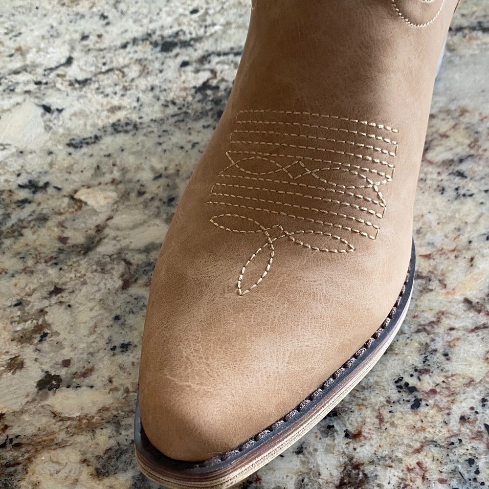 Gaucho Tan Heeled Western Boots - Picture 3 of 6
